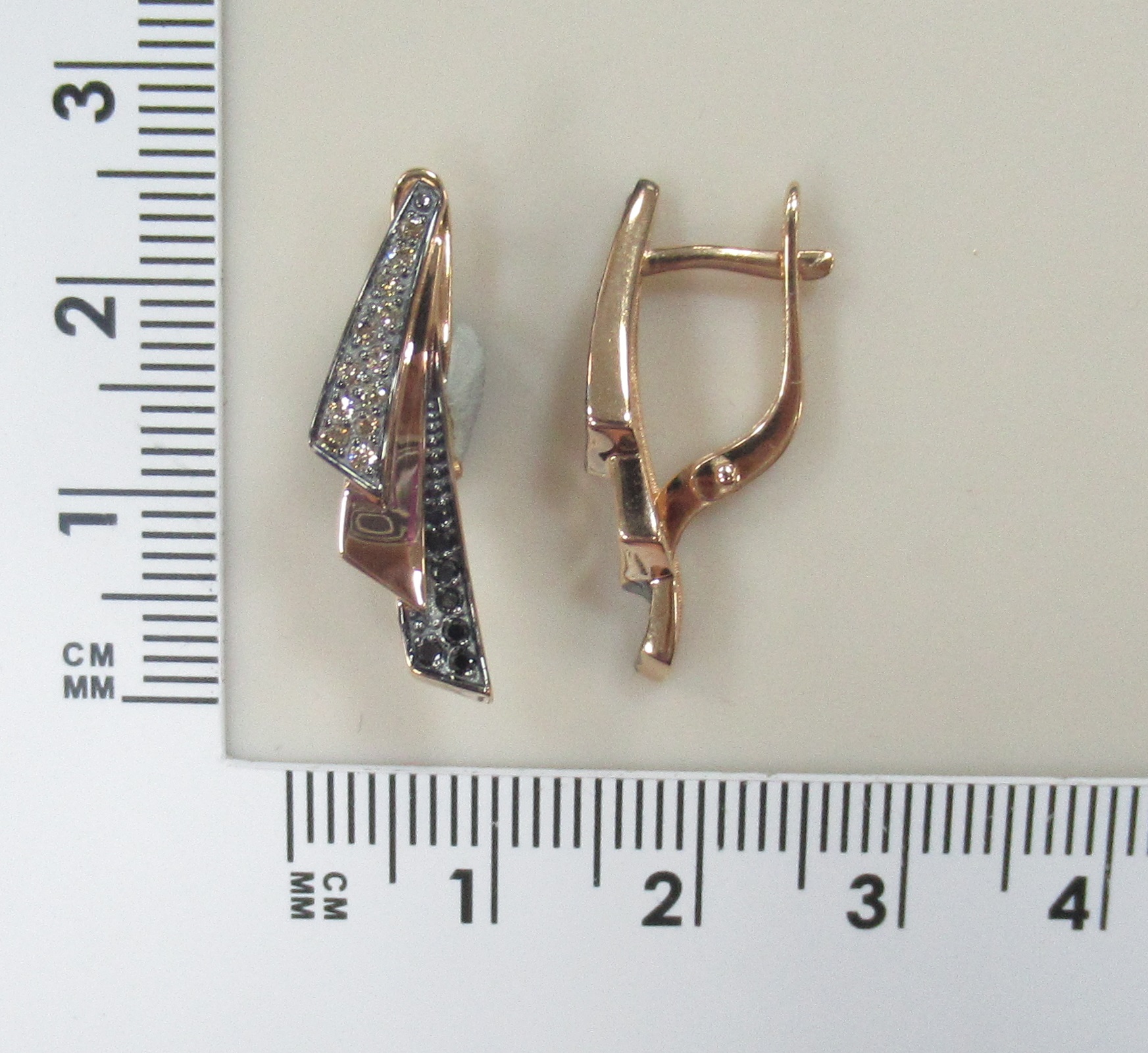 Серьги из золота с черными и коньячными бриллиантами